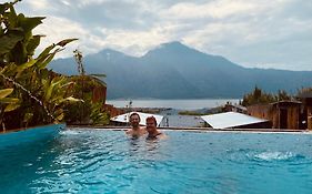 Volcano guest house&warung